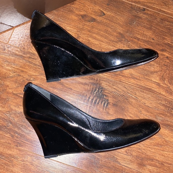 Gucci Vernice Naplack wedge in black. - Picture 10 of 11